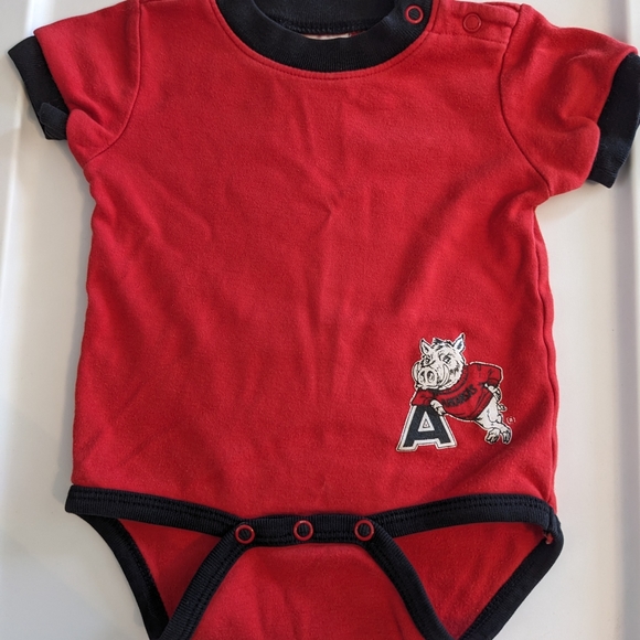 Arkansas Razorback Vintage Onesie Size 3-6 Month - Picture 2 of 4